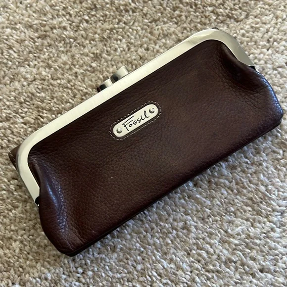 Fossil Vintage Kiss Lock Wallet Clutch - Picture 1 of 14
